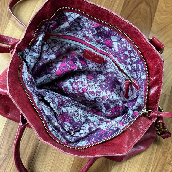 🔥Elliott Lucca | Women’s red leather zip top buckle/snap front crossbody purse - Picture 4 of 10